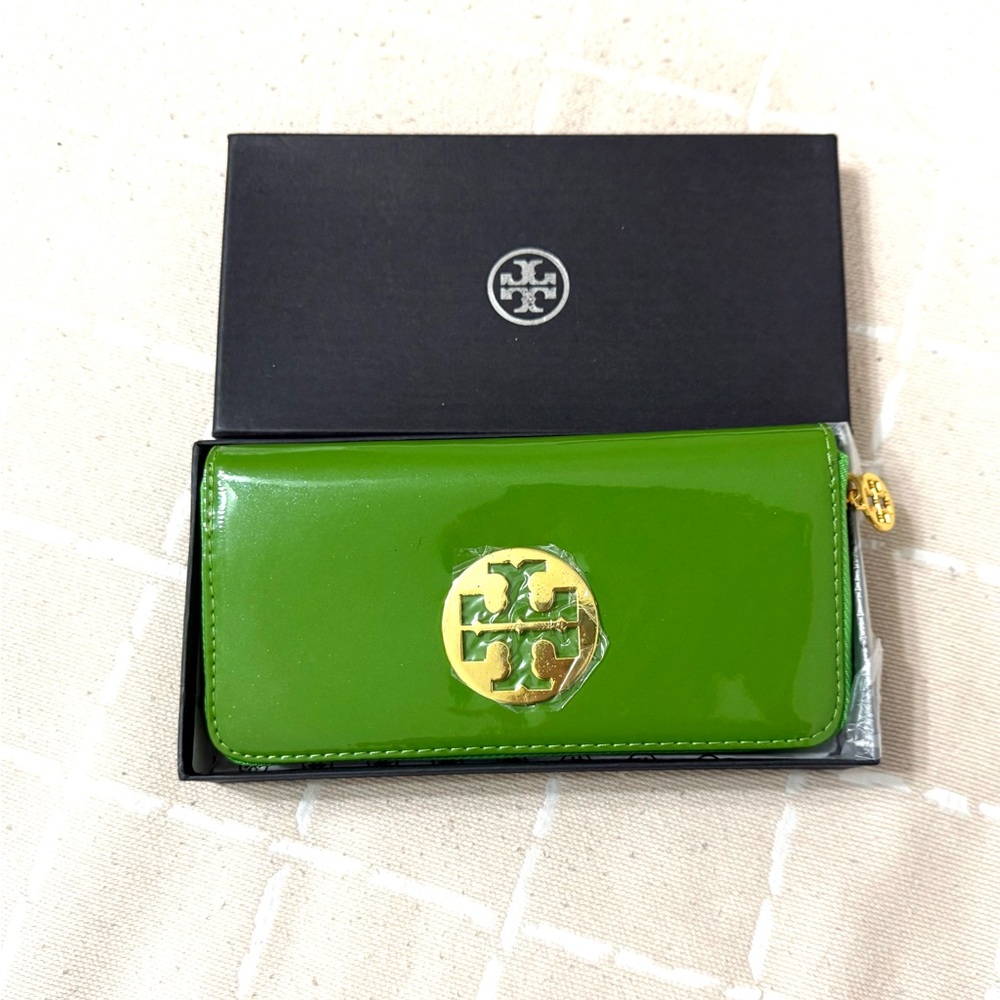 Tory Burch Vibrant Green Wallet with Gold Emblem
